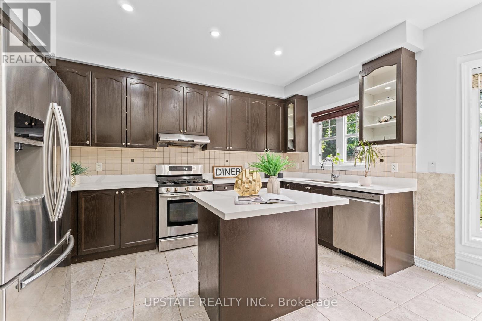Photo 9 of 38 Stephanie Avenue, Brampton ON