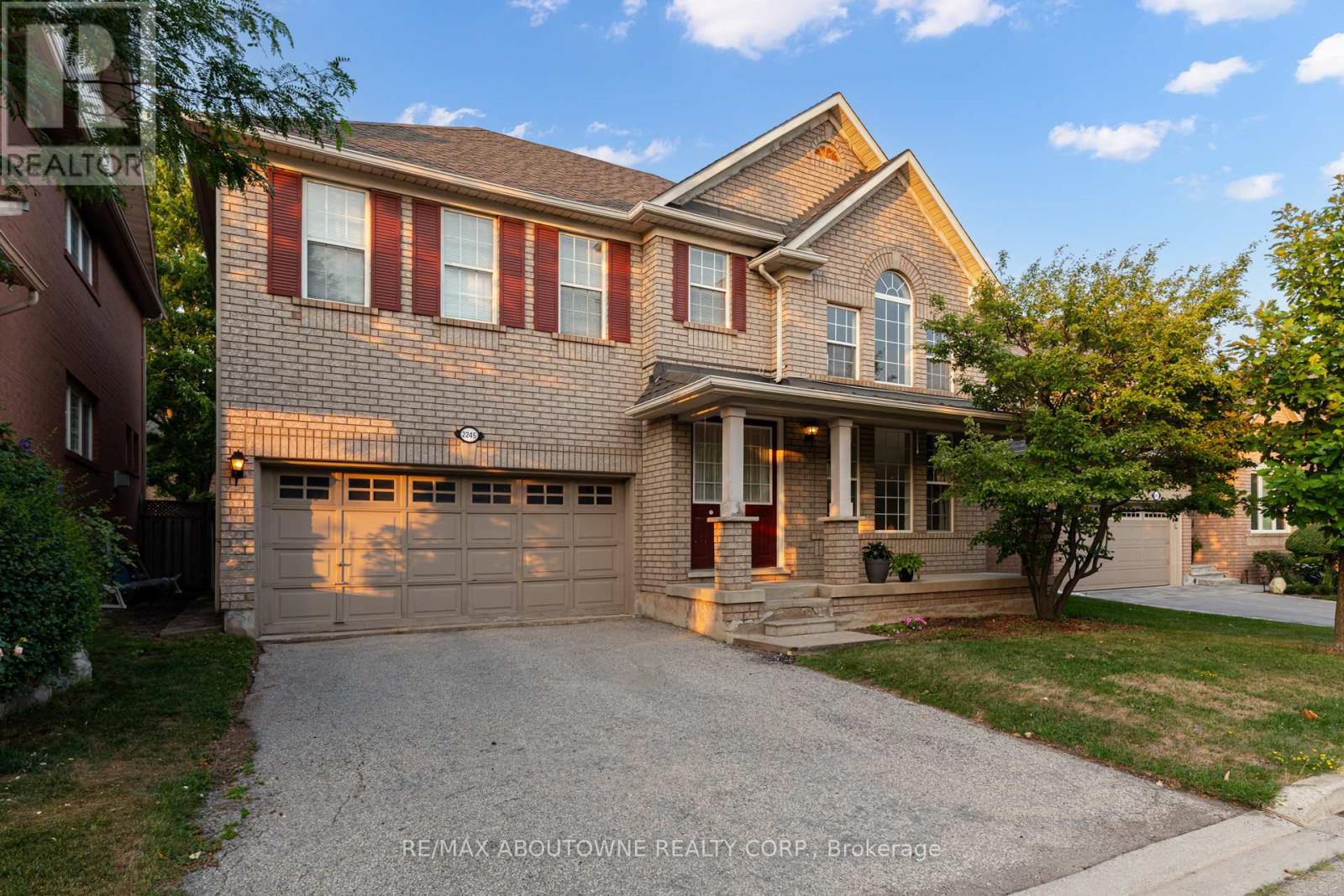 Photo 2 of 2245 Riverdale Place, Oakville ON