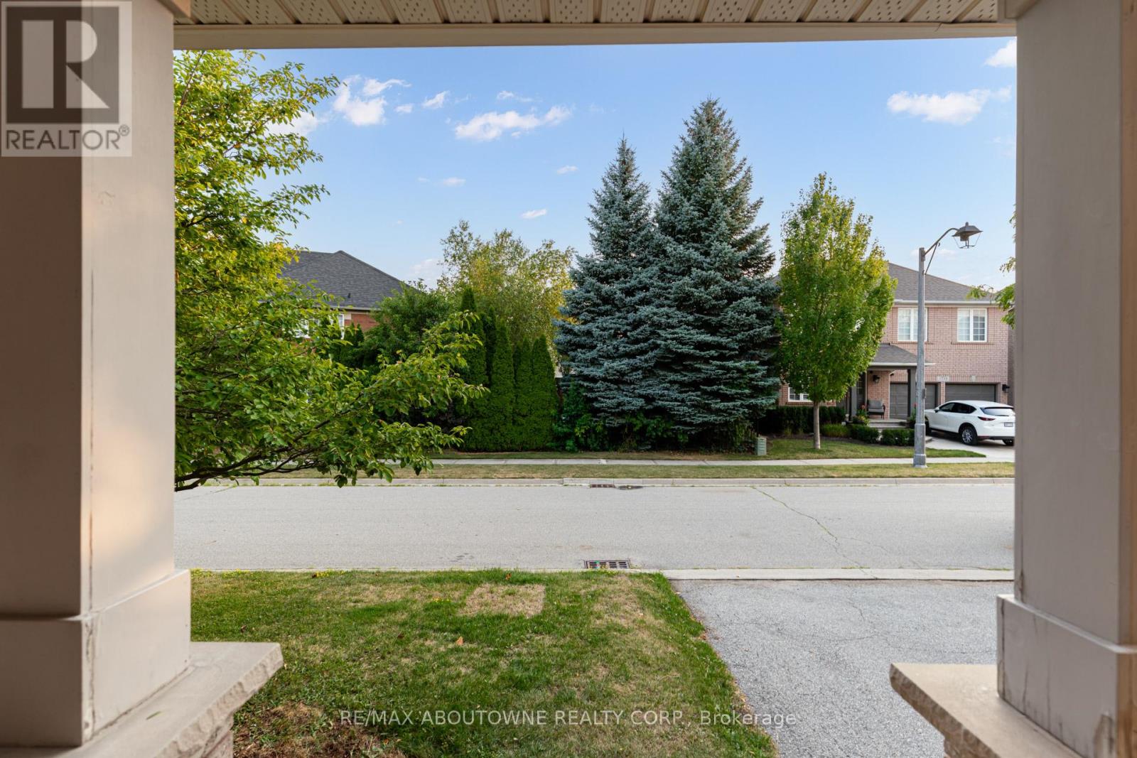 Photo 3 of 2245 Riverdale Place, Oakville ON