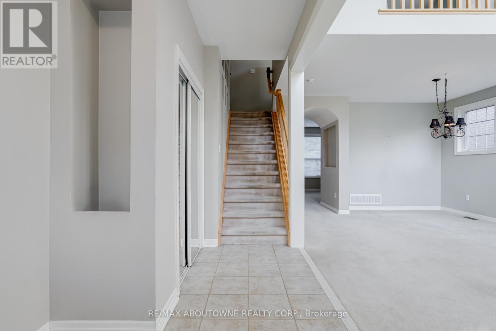 Photo 5 of 2245 Riverdale Place, Oakville ON