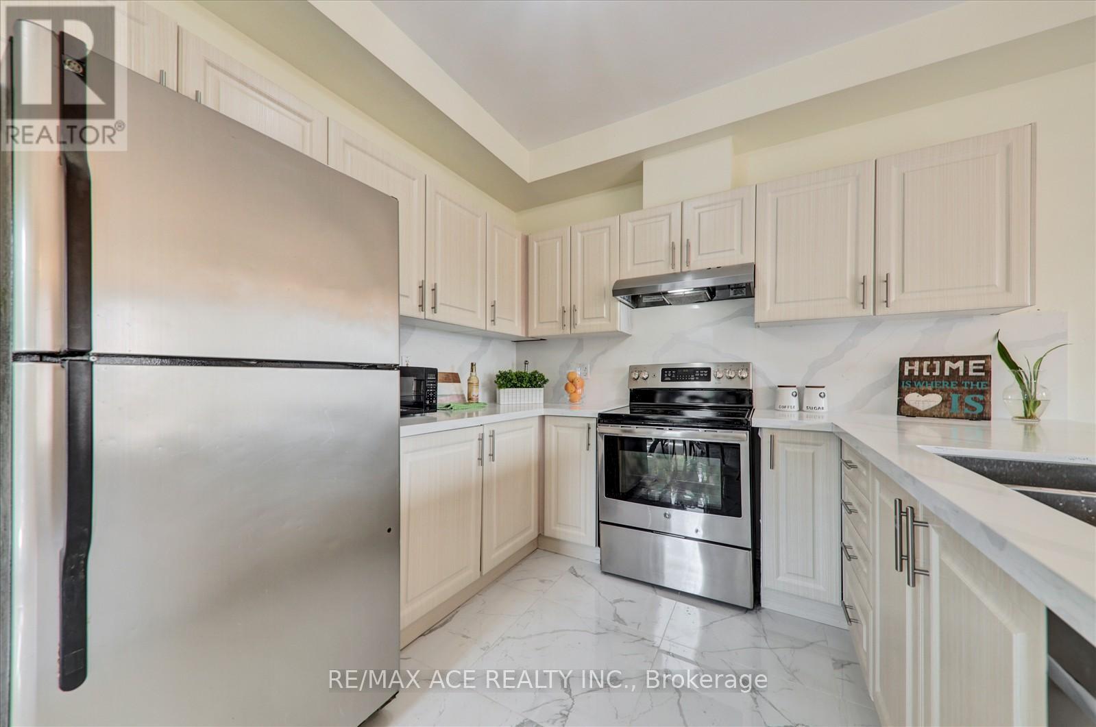 Photo 21 of 31 Cherryplum Way, Brampton ON