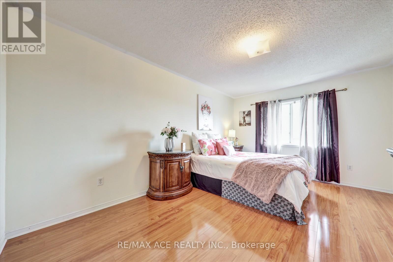 Photo 24 of 31 Cherryplum Way, Brampton ON