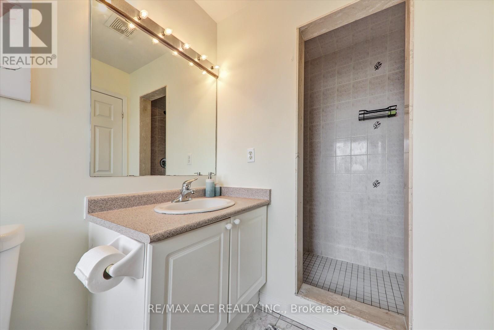 Photo 23 of 31 Cherryplum Way, Brampton ON