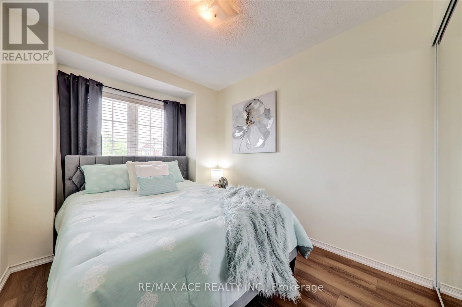 Photo 25 of 31 Cherryplum Way, Brampton ON