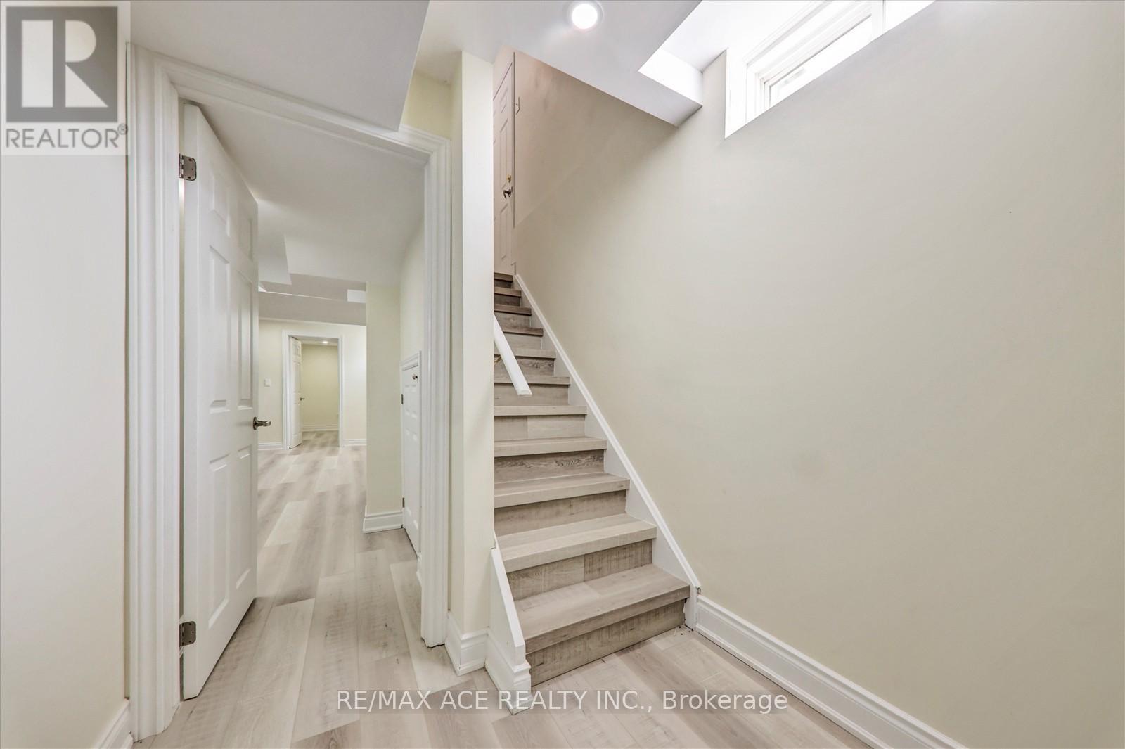 Photo 6 of 31 Cherryplum Way, Brampton ON