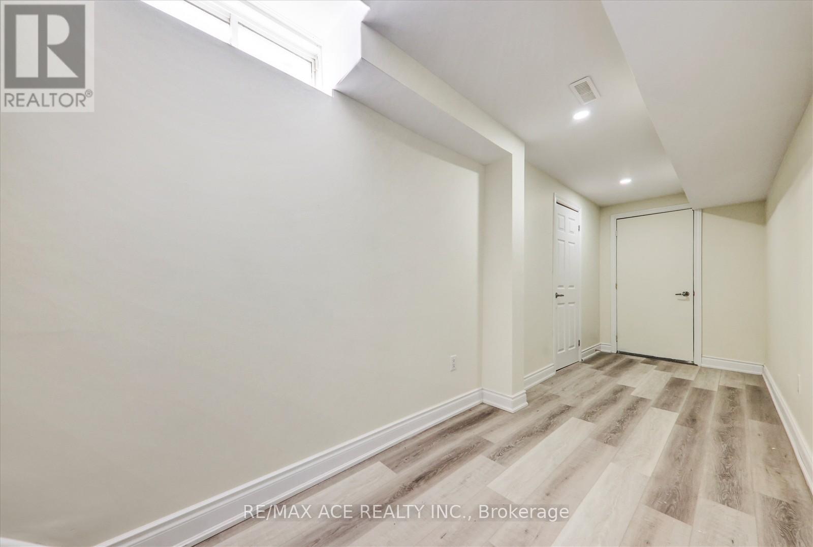 Photo 15 of 31 Cherryplum Way, Brampton ON