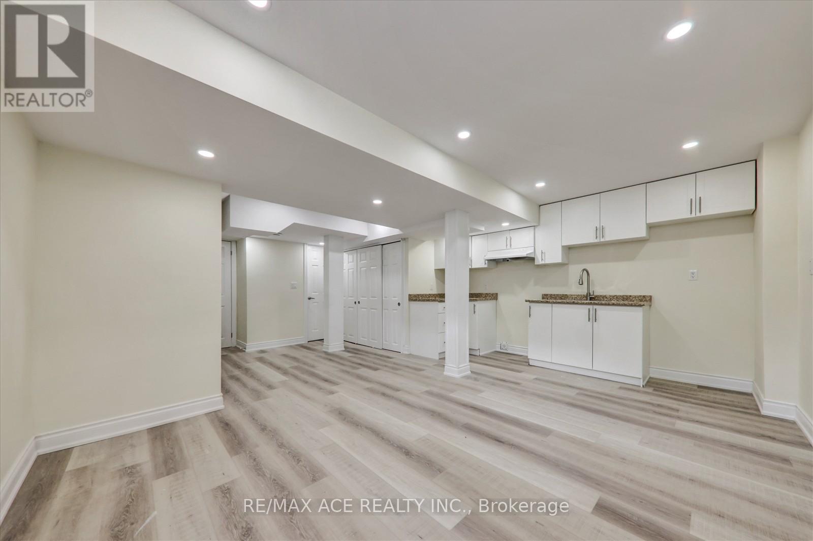 Photo 5 of 31 Cherryplum Way, Brampton ON