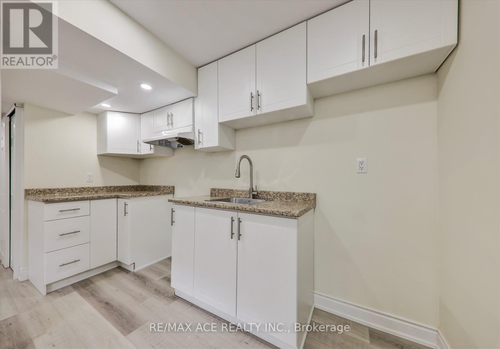 Photo 33 of 31 Cherryplum Way, Brampton ON