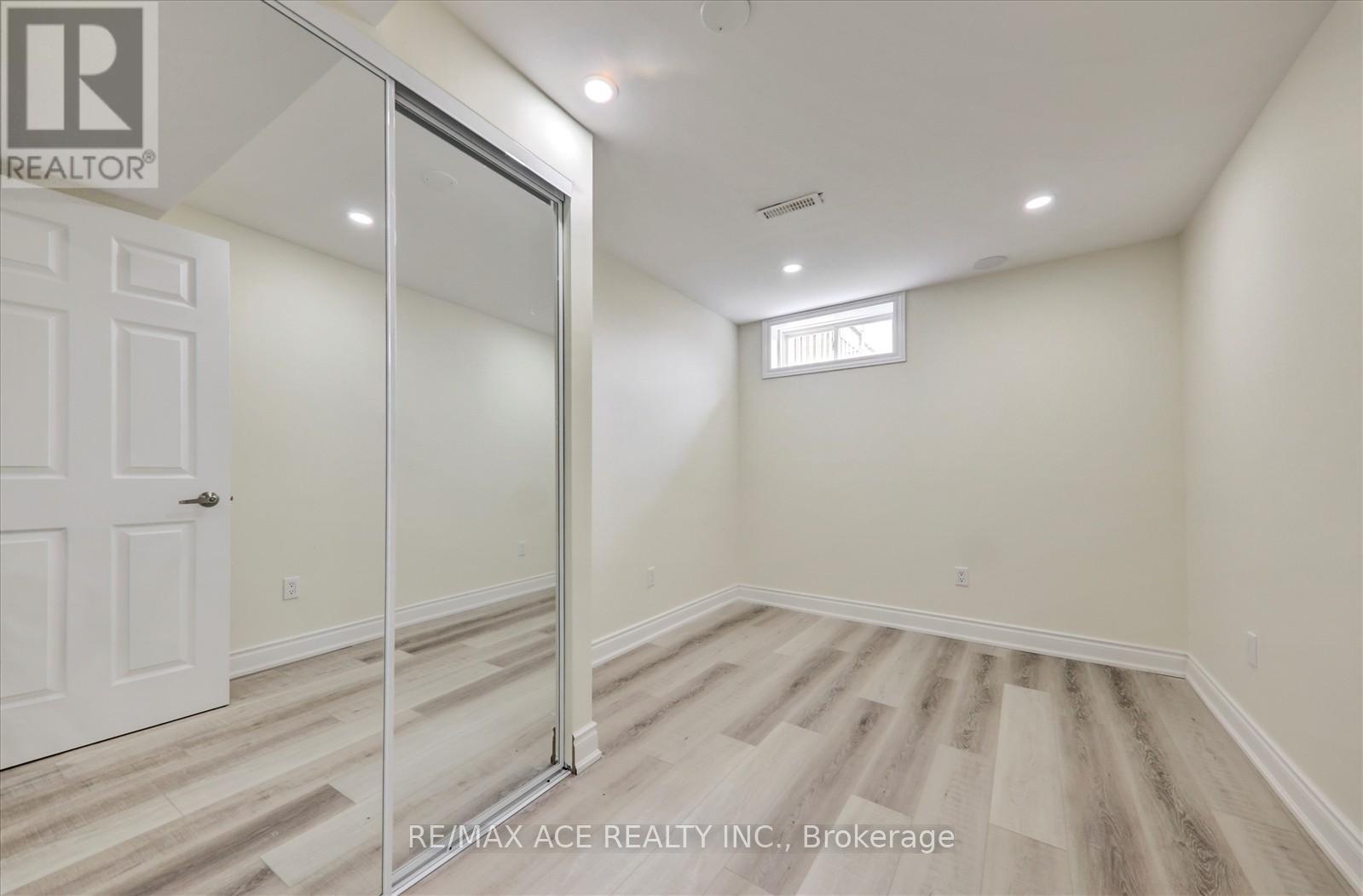 Photo 12 of 31 Cherryplum Way, Brampton ON