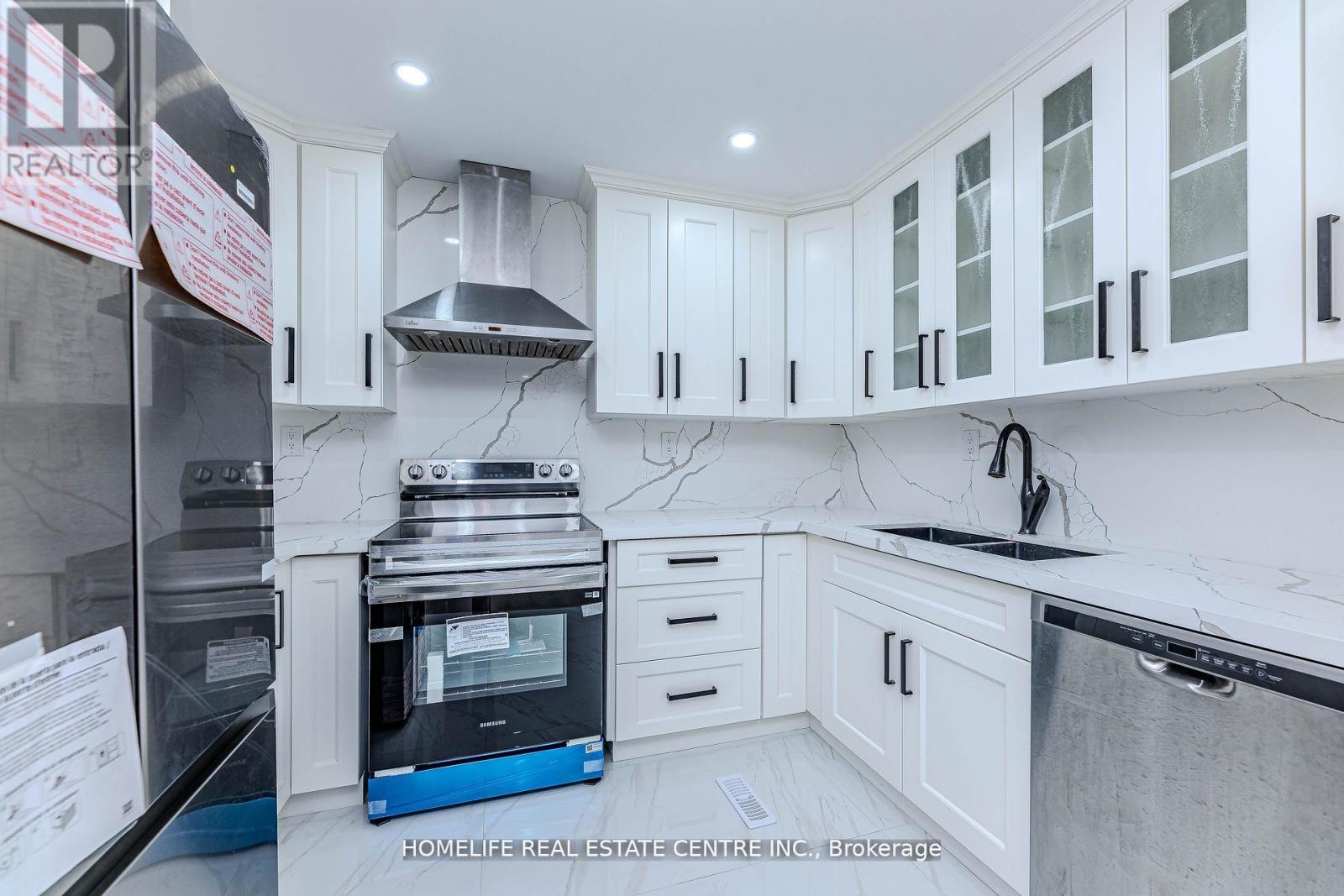 Photo 3 of 46 Lady Stewart Boulevard, Brampton ON
