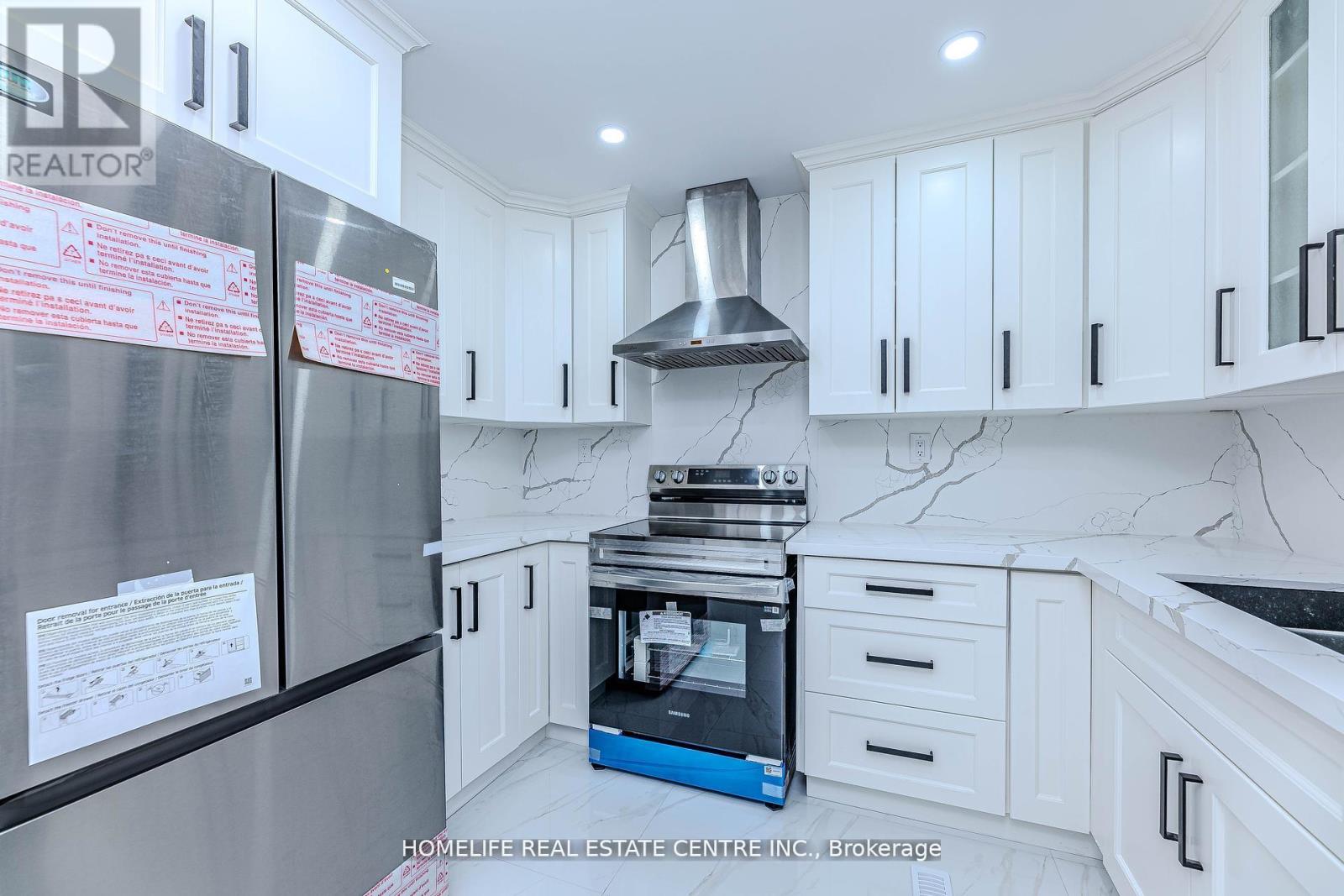 Photo 14 of 46 Lady Stewart Boulevard, Brampton ON