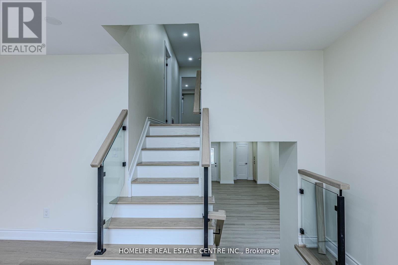 Photo 4 of 46 Lady Stewart Boulevard, Brampton ON