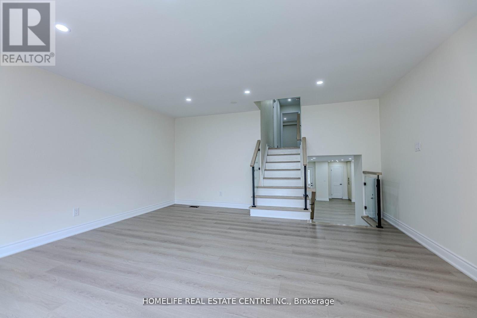 Photo 19 of 46 Lady Stewart Boulevard, Brampton ON