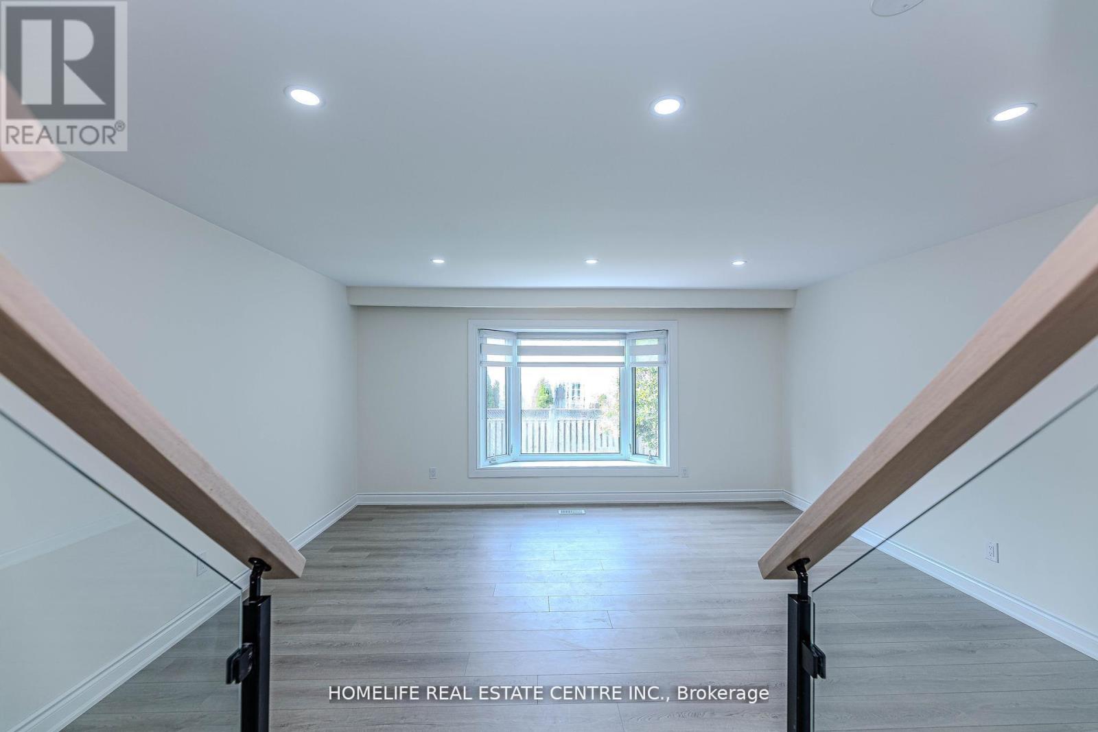 Photo 23 of 46 Lady Stewart Boulevard, Brampton ON