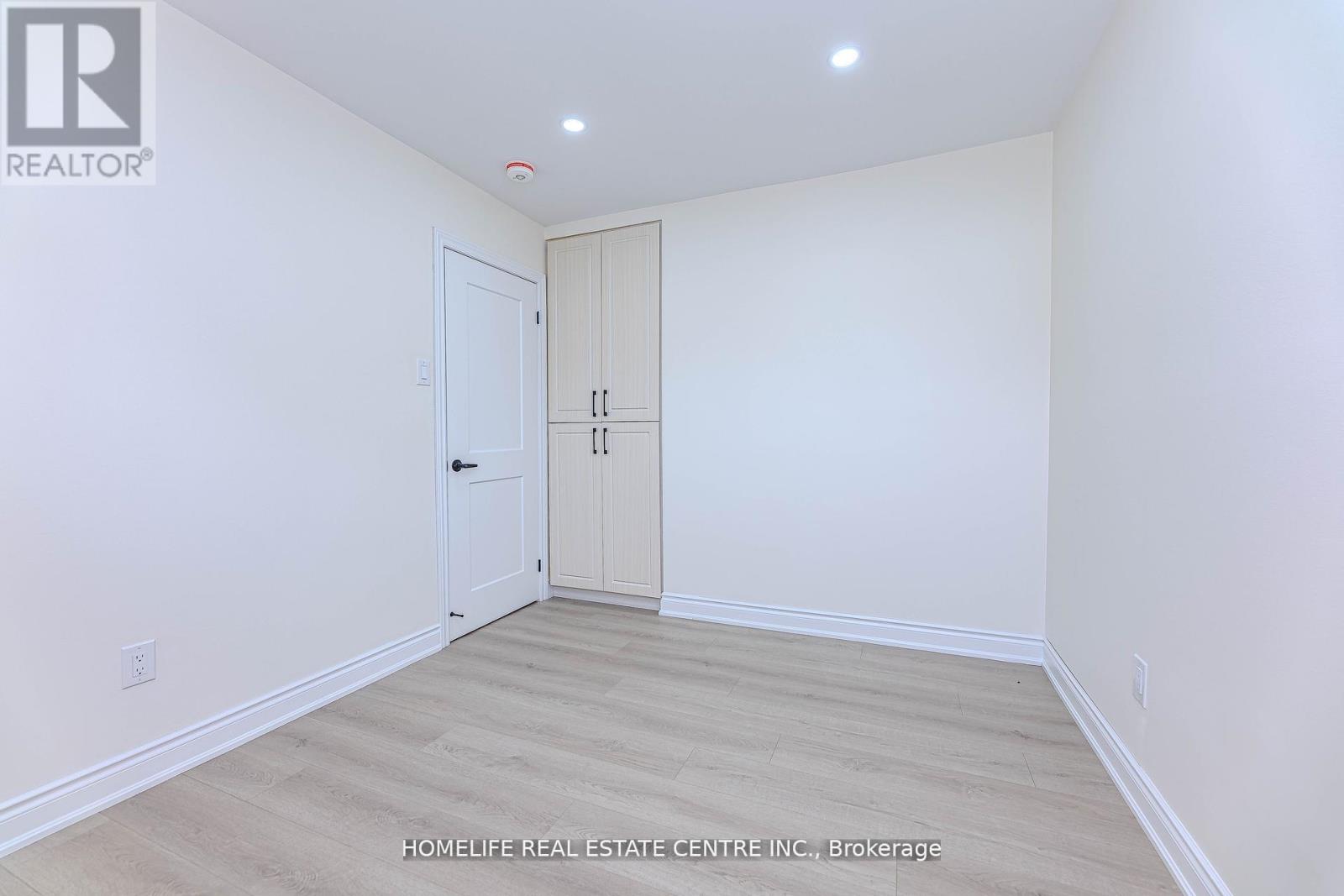 Photo 13 of 46 Lady Stewart Boulevard, Brampton ON