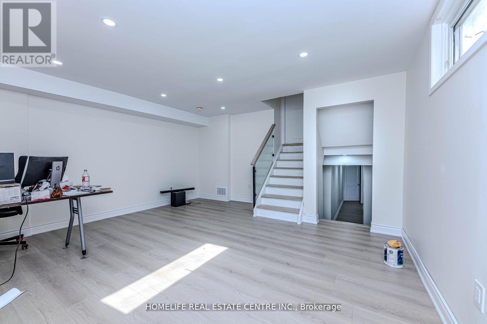 Photo 20 of 46 Lady Stewart Boulevard, Brampton ON