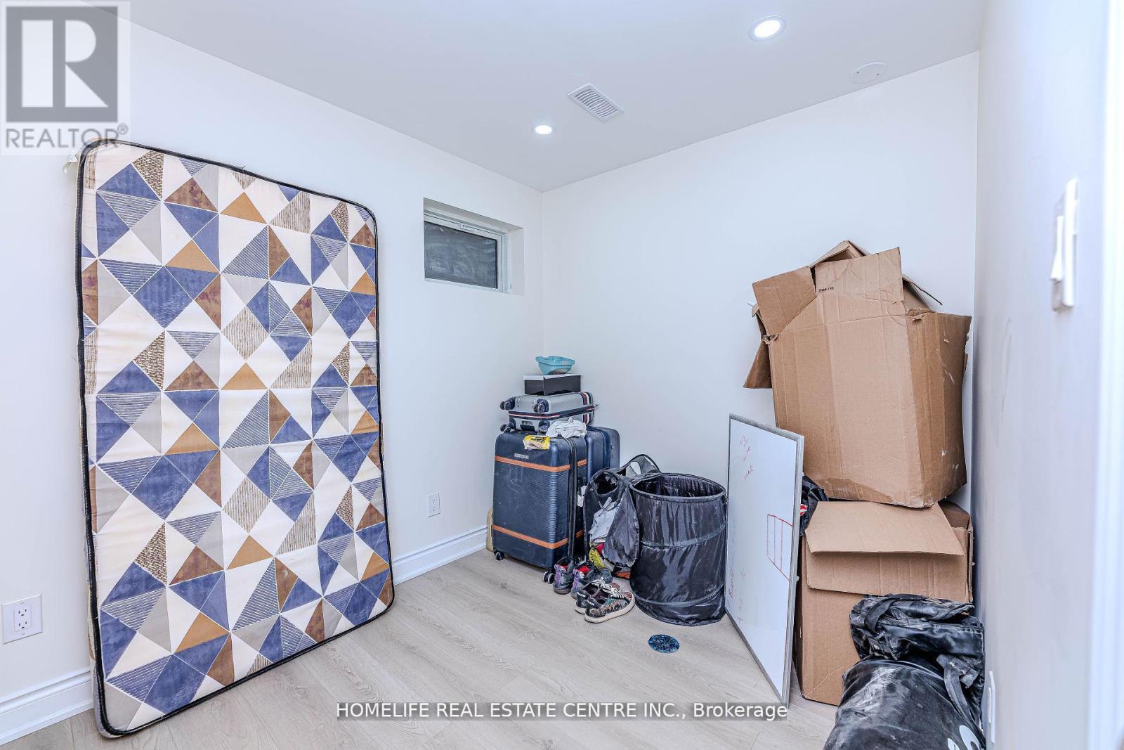 Photo 26 of 46 Lady Stewart Boulevard, Brampton ON