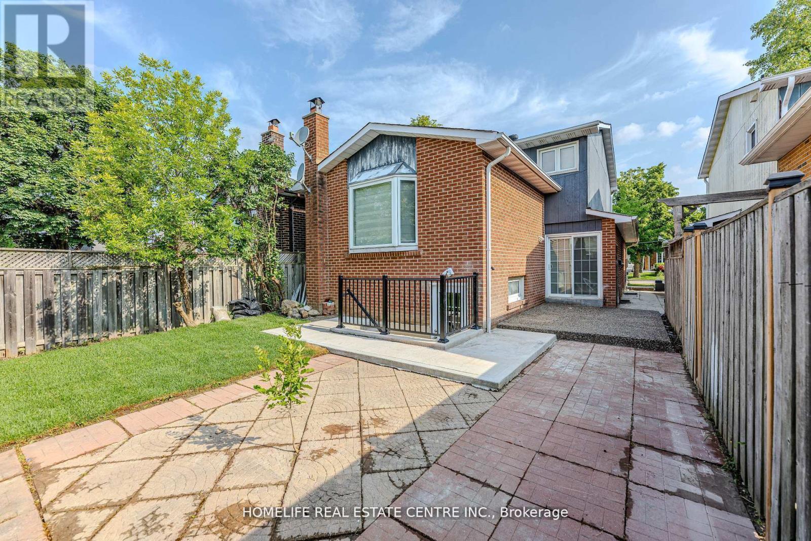 Photo 29 of 46 Lady Stewart Boulevard, Brampton ON