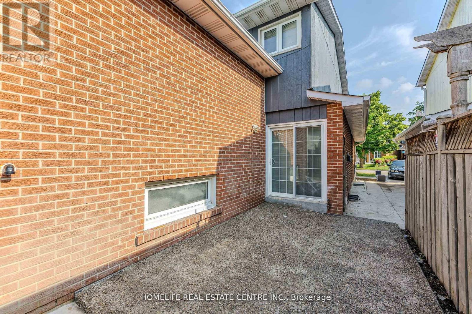 Photo 43 of 46 Lady Stewart Boulevard, Brampton ON