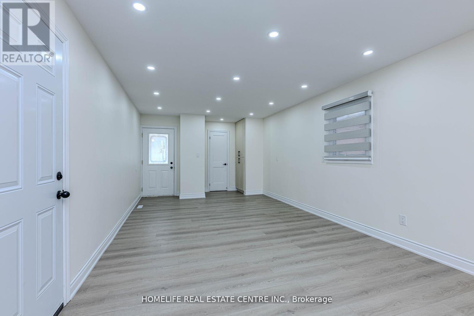 Photo 17 of 46 Lady Stewart Boulevard, Brampton ON