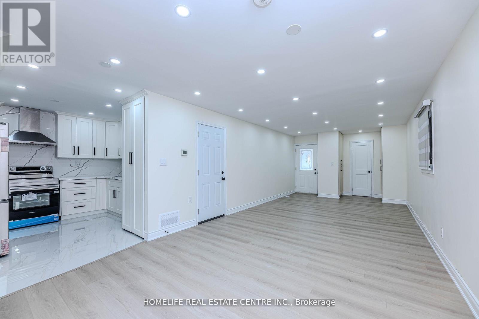 Photo 25 of 46 Lady Stewart Boulevard, Brampton ON