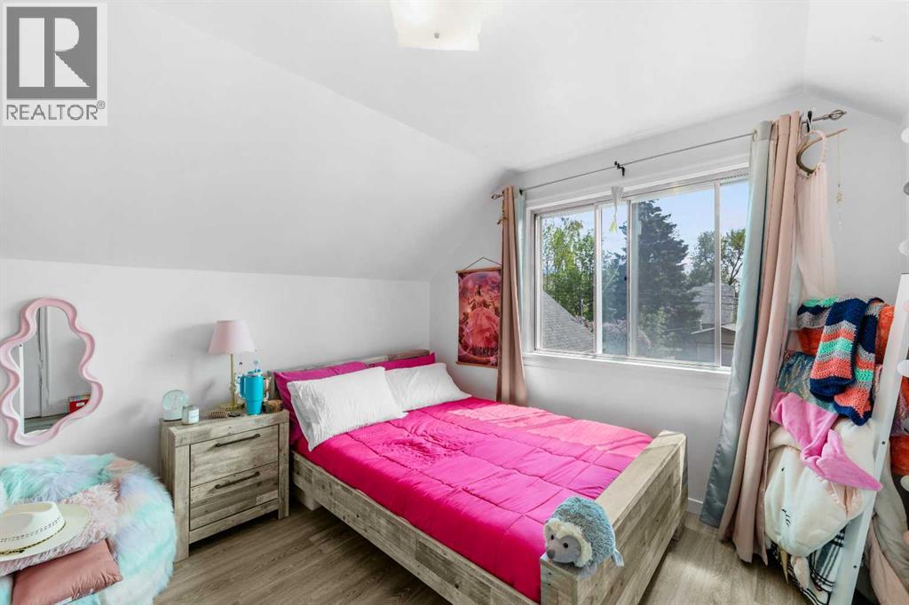 Single Family House for Sale in  Russet Road NE Renfrew Calgary 