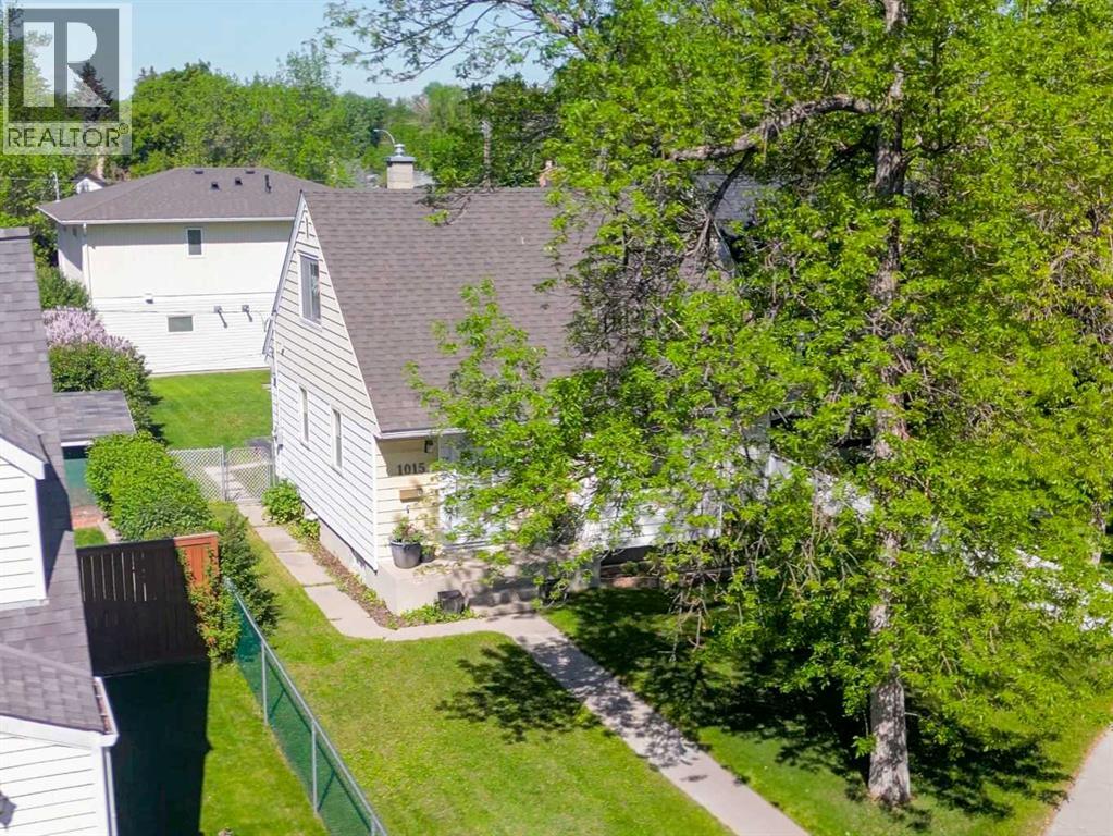 Single Family House for Sale in  Russet Road NE Renfrew Calgary 