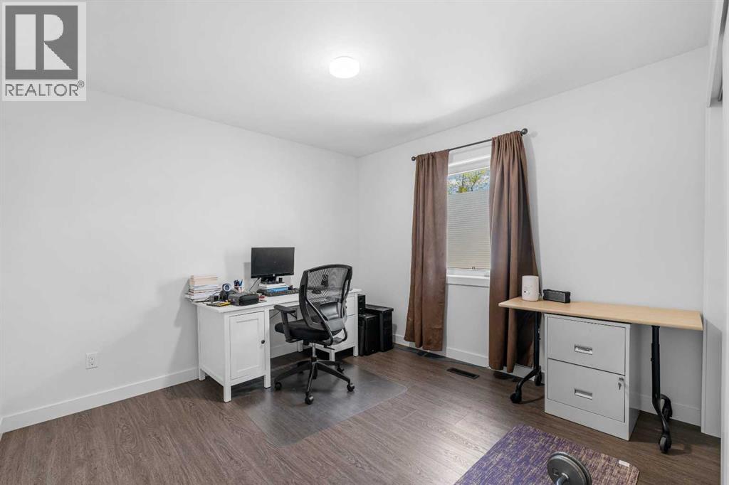 Single Family House for Sale in  Russet Road NE Renfrew Calgary 