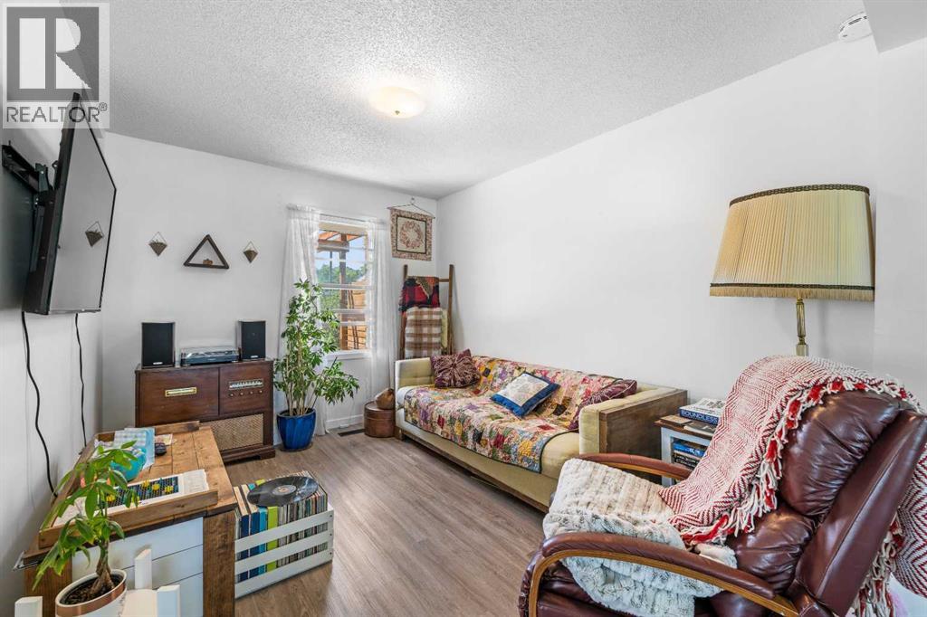 Single Family House for Sale in  Russet Road NE Renfrew Calgary 
