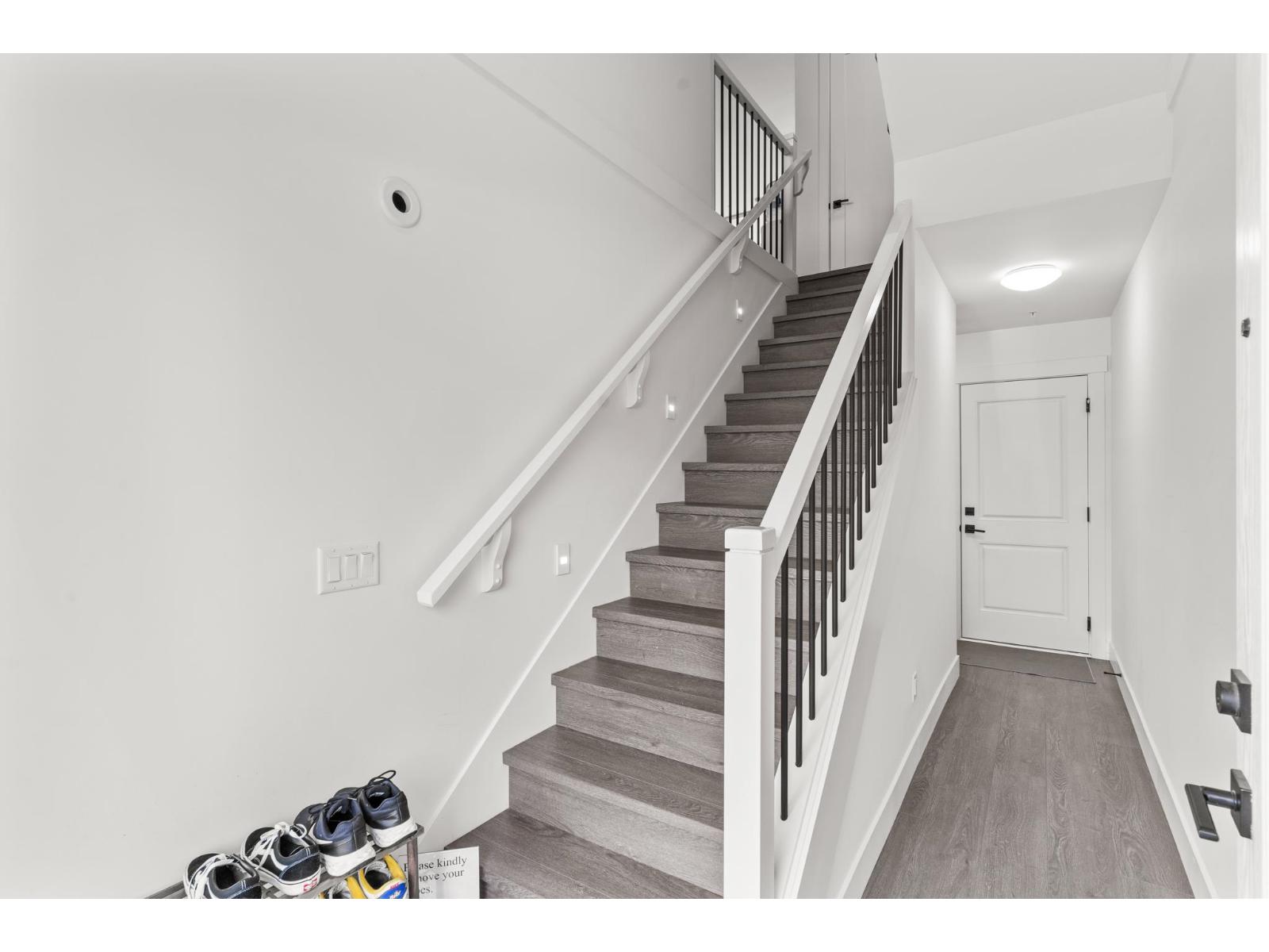 Photo 12 of 11 22334 48 Avenue, Langley BC