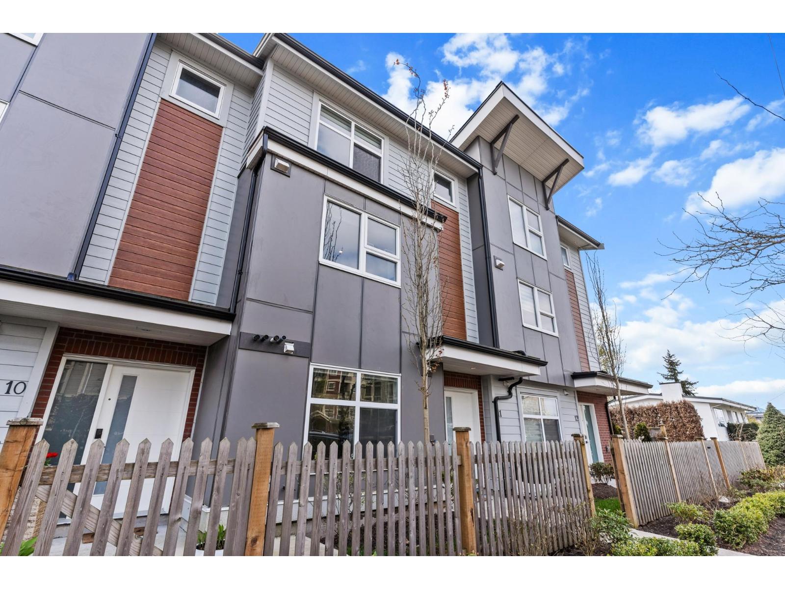 Photo 3 of 11 22334 48 Avenue, Langley BC