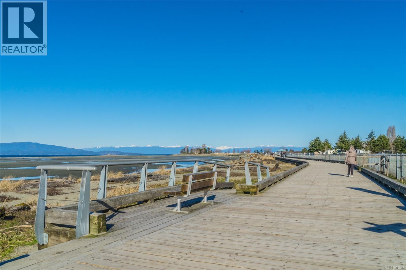 Photo 2 of 112 463 Hirst Ave, Parksville BC