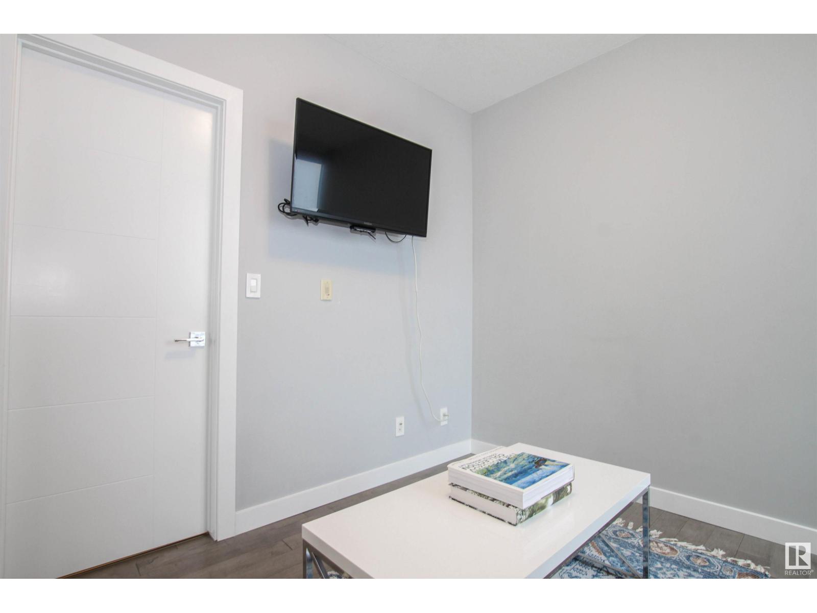 Photo 15 of 10238 103 St Nw, Edmonton AB
