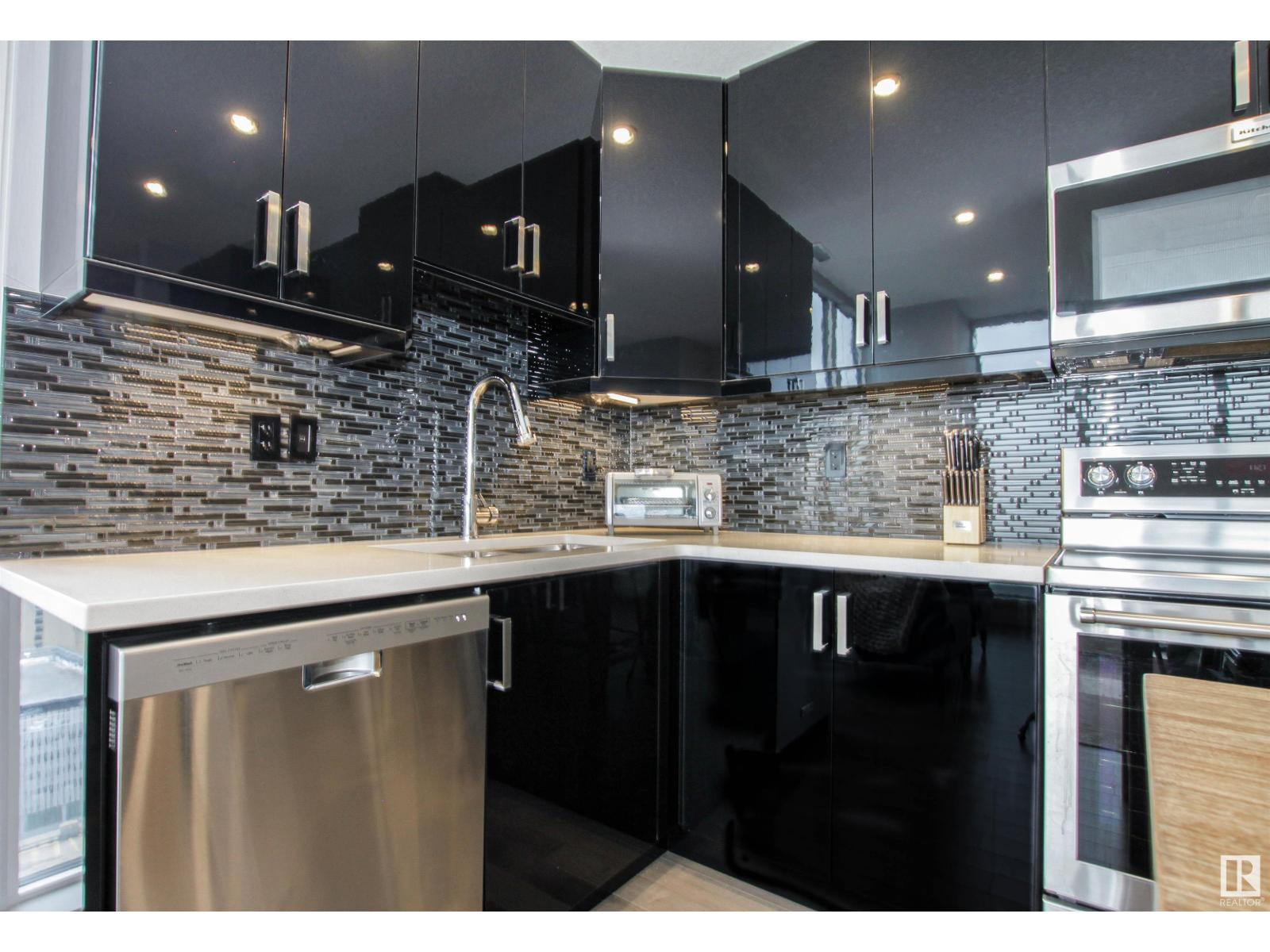 Photo 9 of 10238 103 St Nw, Edmonton AB