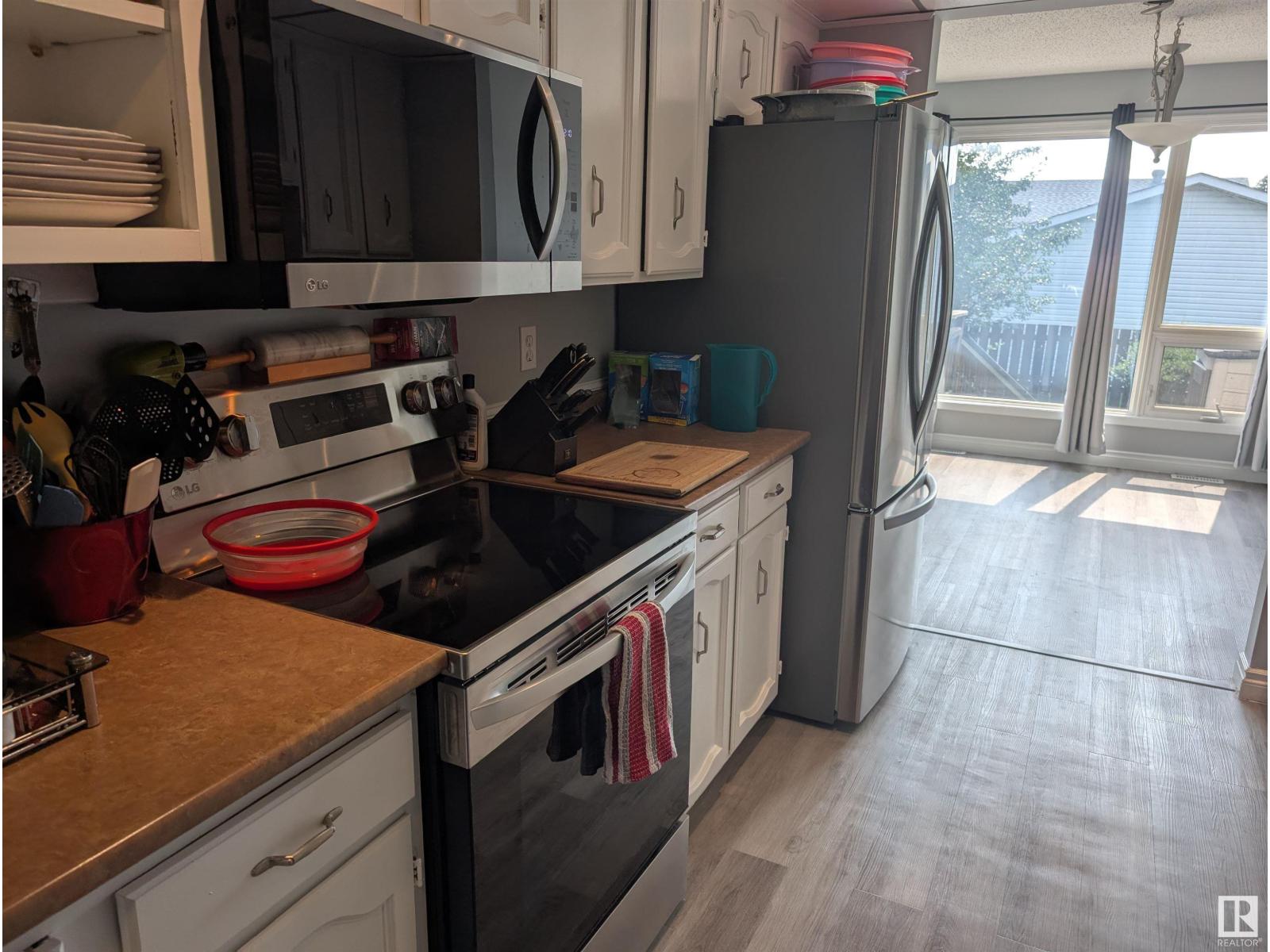 Photo 11 of 45 Lorelei Cl Nw, Edmonton AB