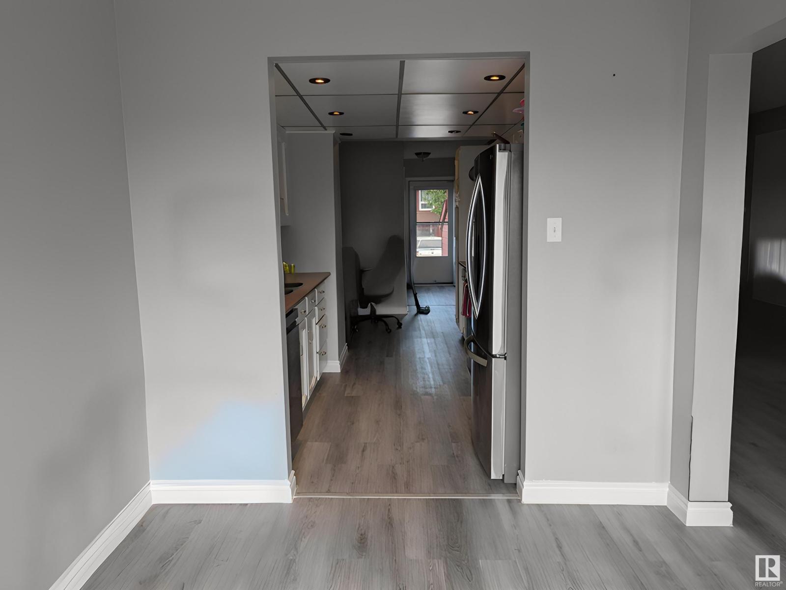 Photo 14 of 45 Lorelei Cl Nw, Edmonton AB
