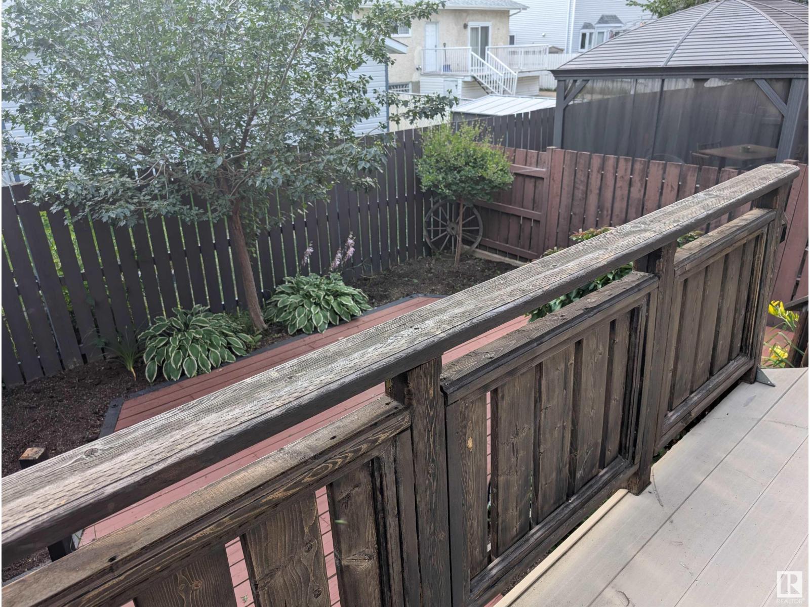 Photo 23 of 45 Lorelei Cl Nw, Edmonton AB