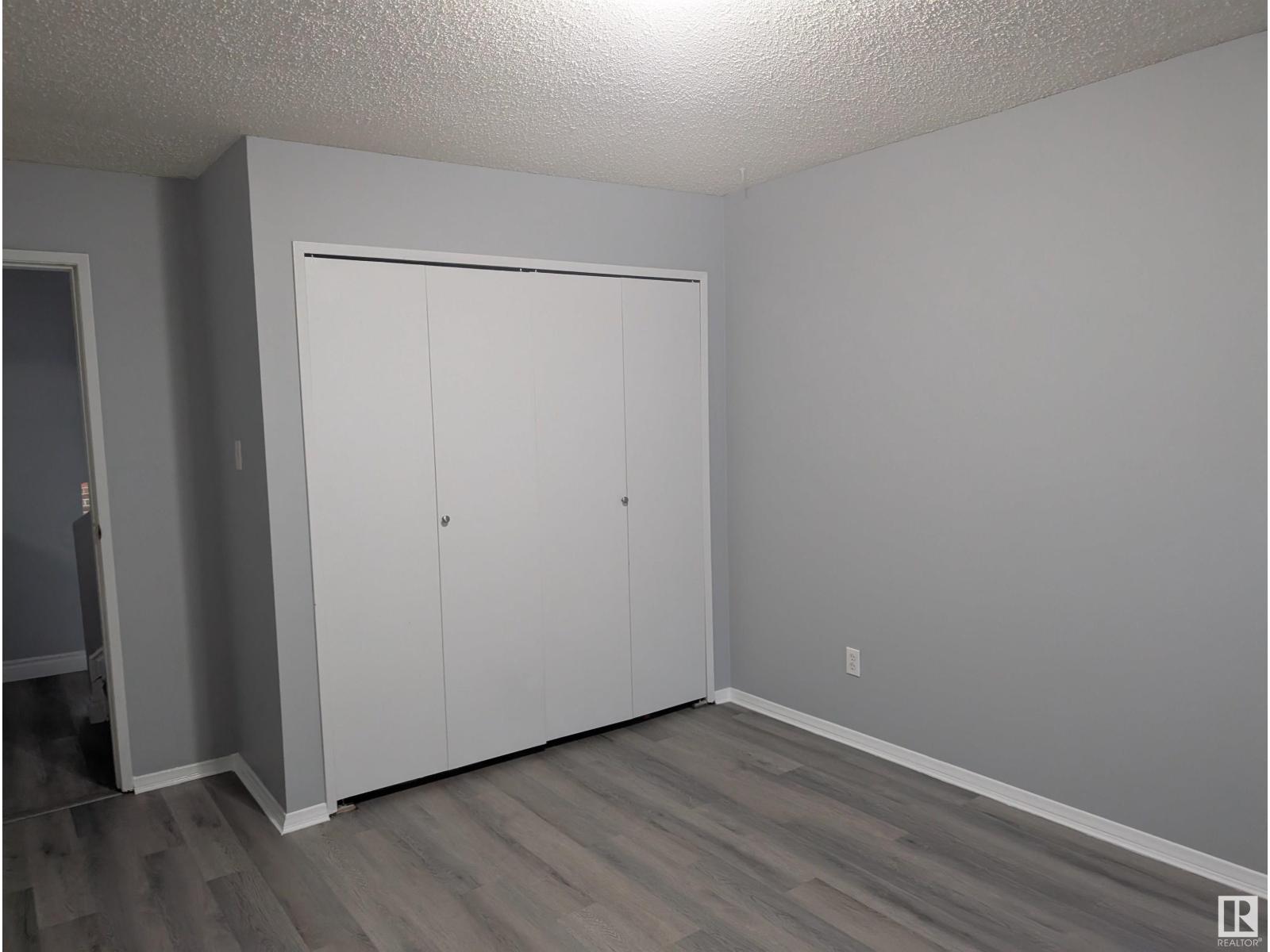 Photo 25 of 45 Lorelei Cl Nw, Edmonton AB
