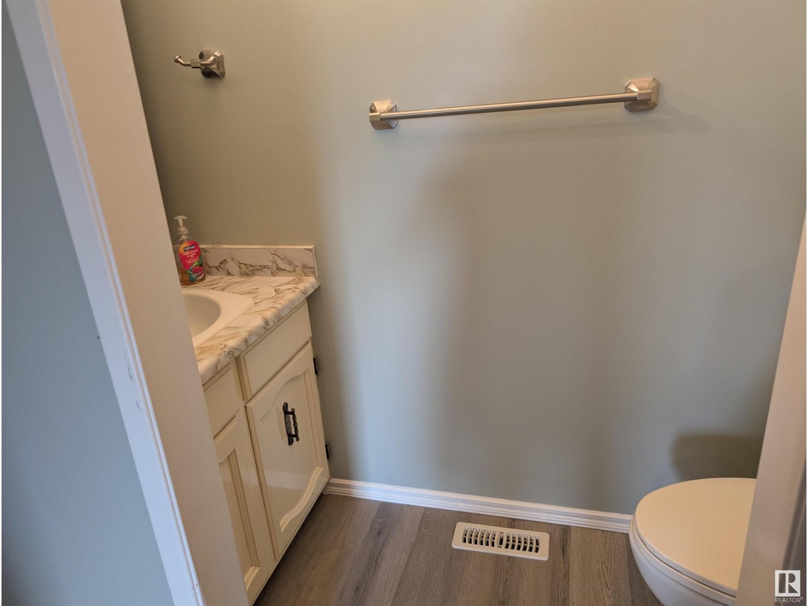 Photo 36 of 45 Lorelei Cl Nw, Edmonton AB