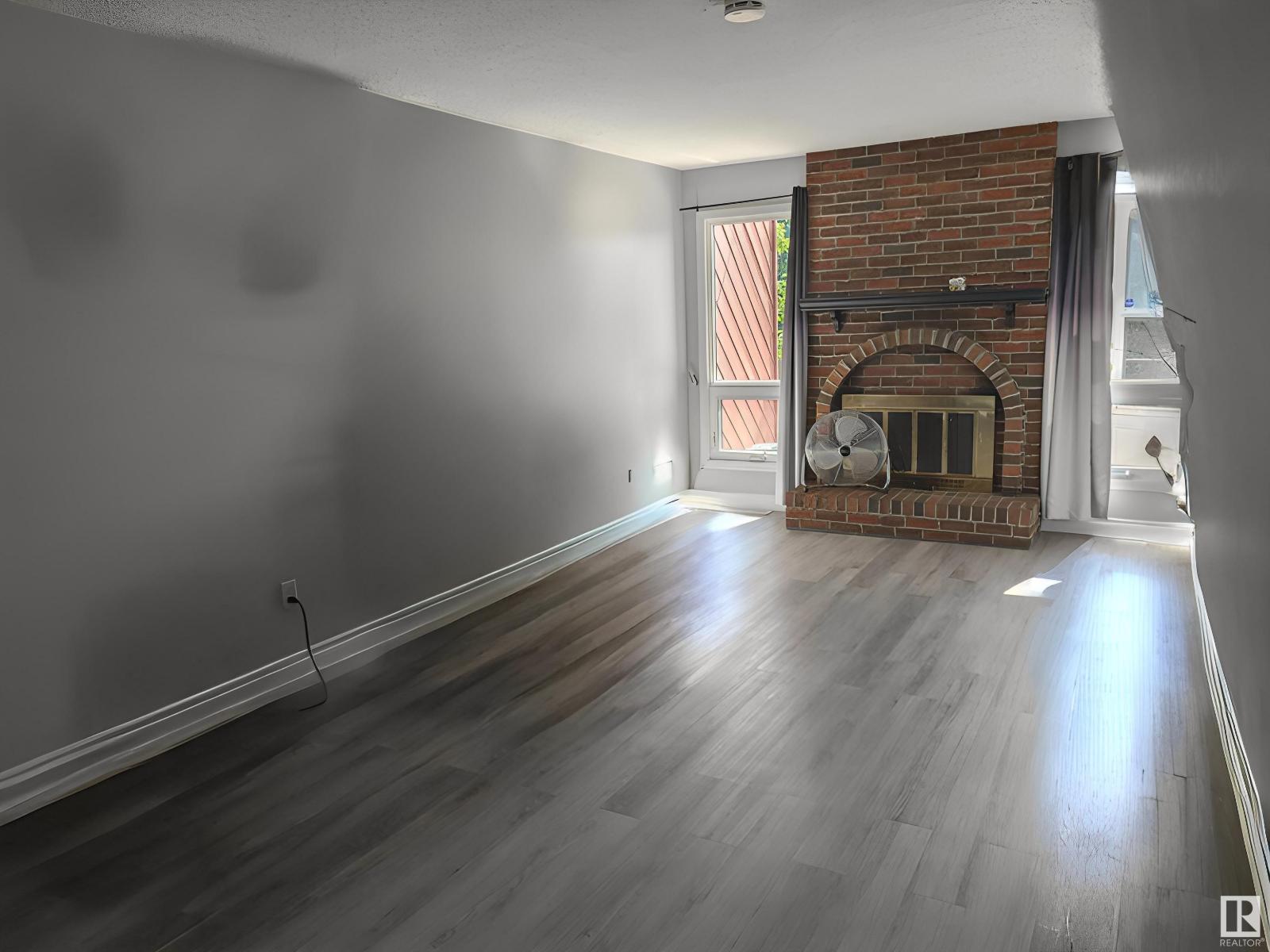 Photo 7 of 45 Lorelei Cl Nw, Edmonton AB