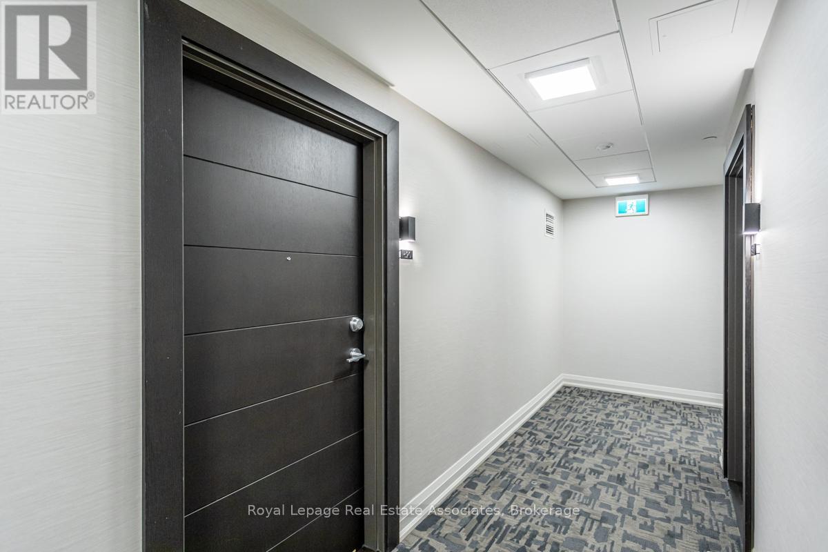 Photo 2 of 820 212 King William Street, Hamilton ON