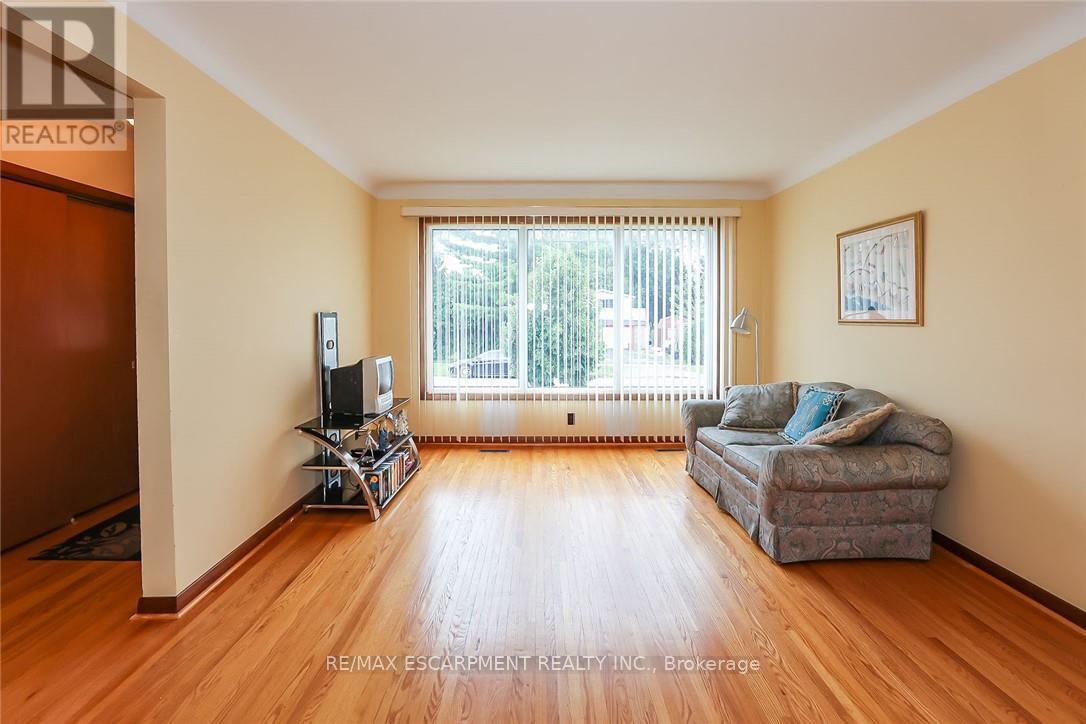 Photo 7 of 5750 Hodgson Avenue, Niagara Falls ON