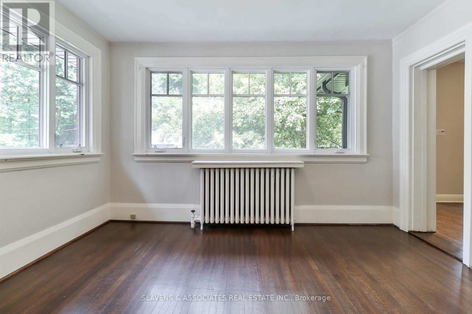 Photo 21 of 56 Alexandra Boulevard, Toronto ON
