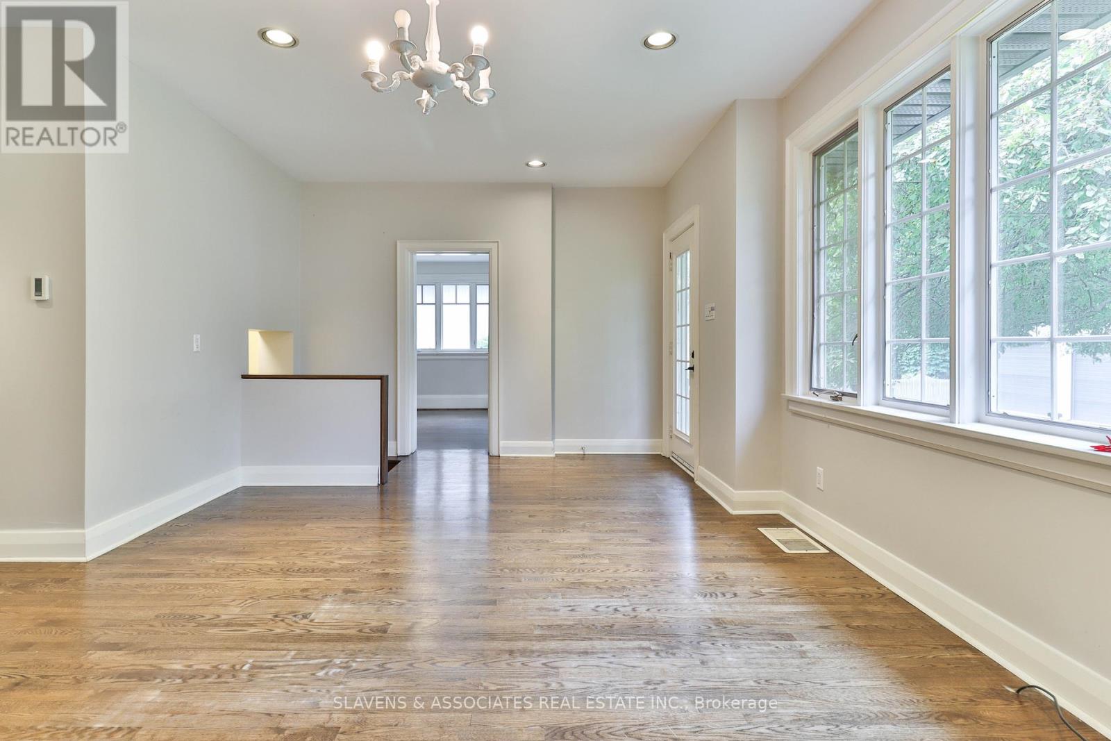 Photo 23 of 56 Alexandra Boulevard, Toronto ON