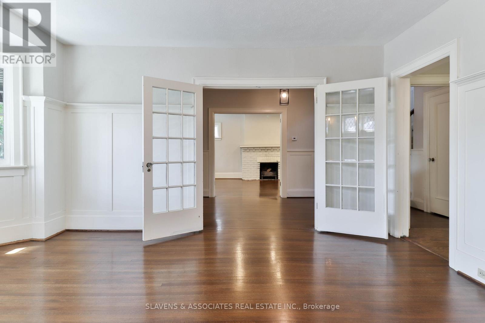 Photo 15 of 56 Alexandra Boulevard, Toronto ON