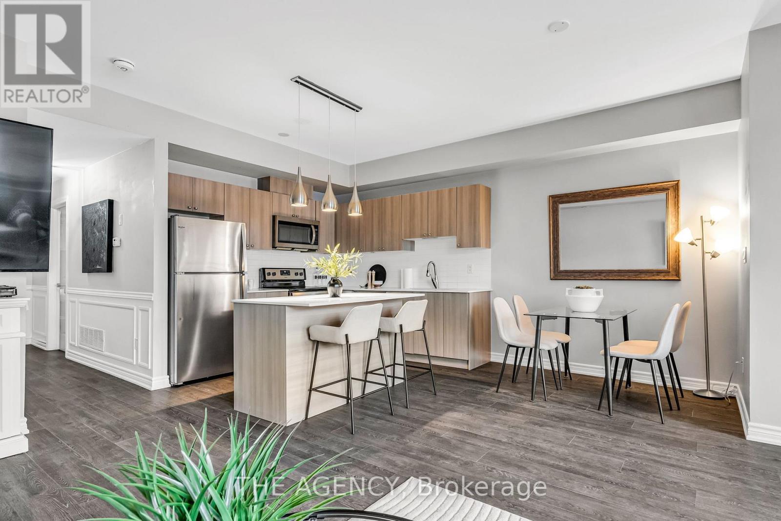 Photo 1 of 9 198 Pine Grove Road, Vaughan ON