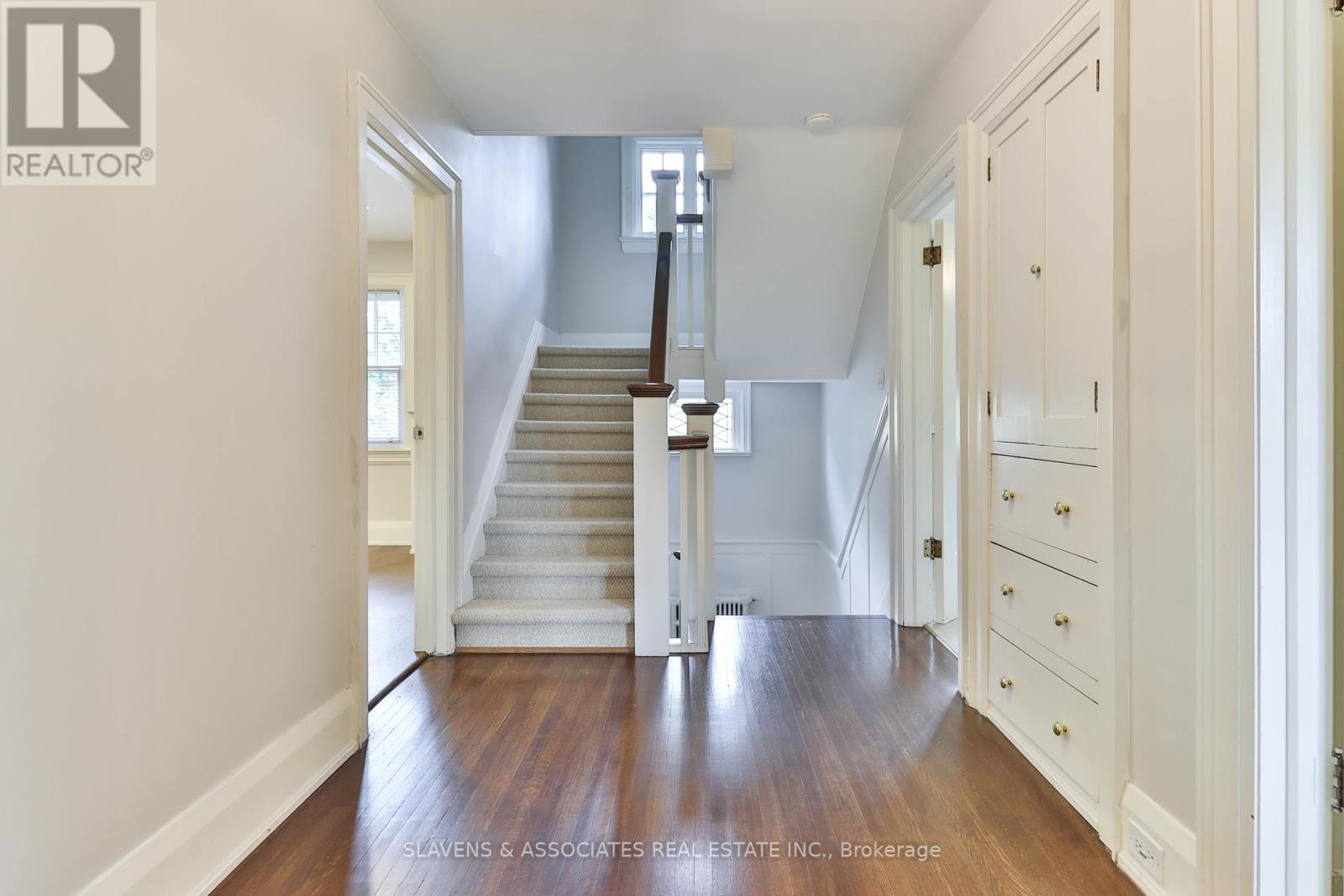Photo 12 of 56 Alexandra Boulevard, Toronto ON