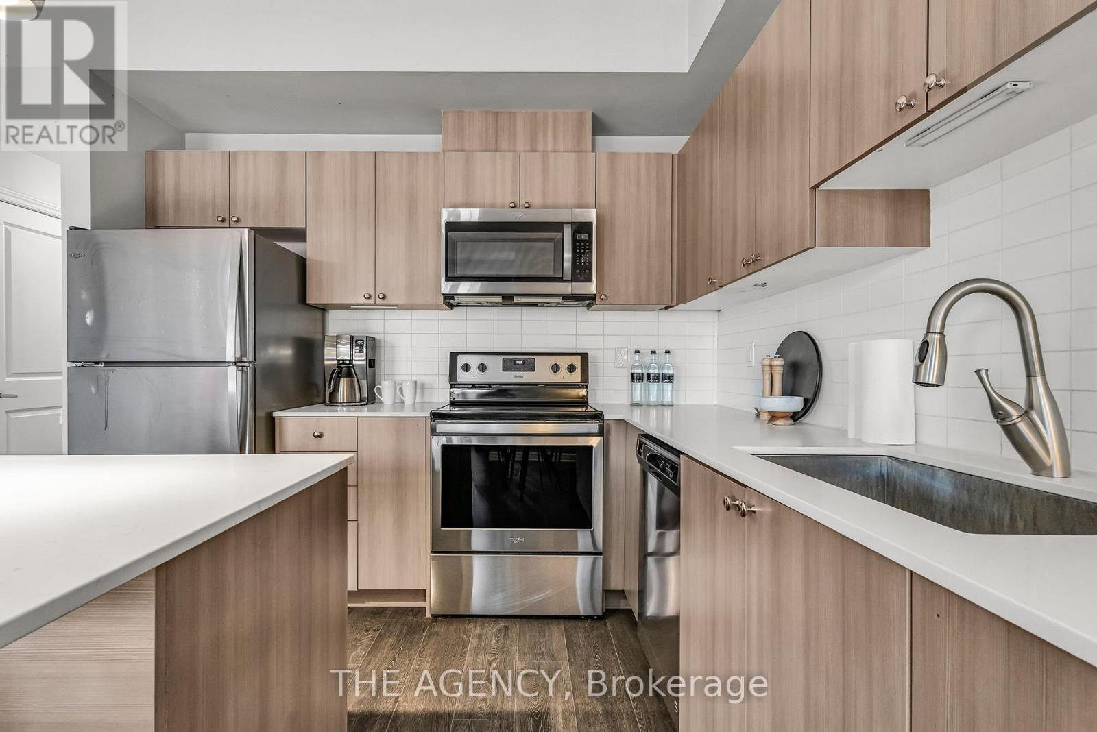 Photo 5 of 9 198 Pine Grove Road, Vaughan ON