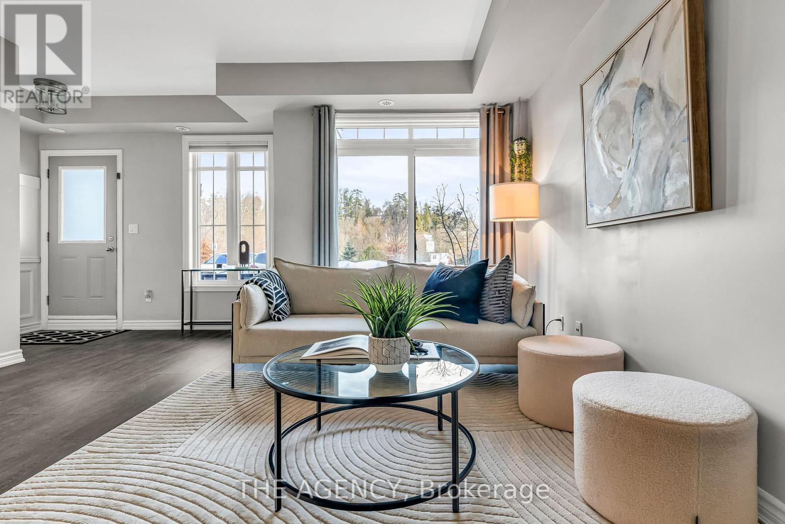 Photo 8 of 9 198 Pine Grove Road, Vaughan ON