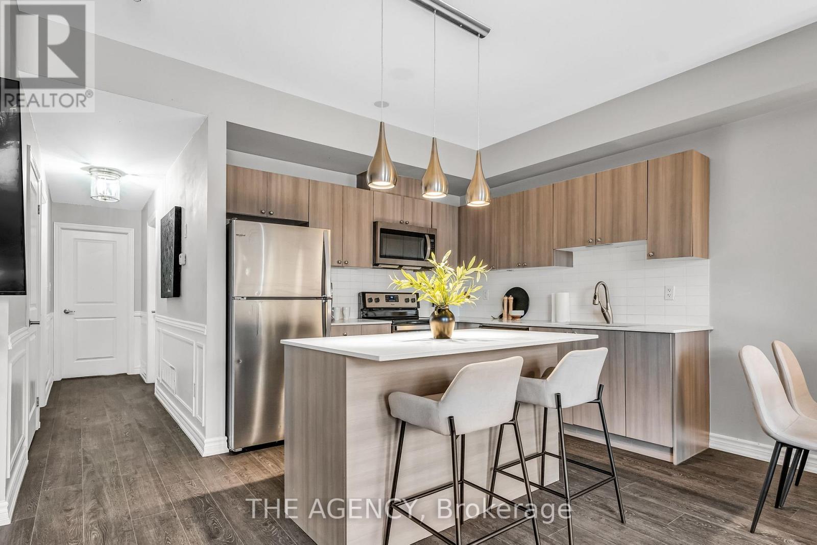 Photo 6 of 9 198 Pine Grove Road, Vaughan ON